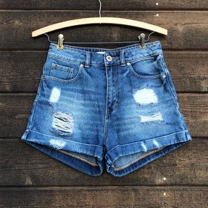 Bullhead Denim Co. high rise mom jean shorts size3